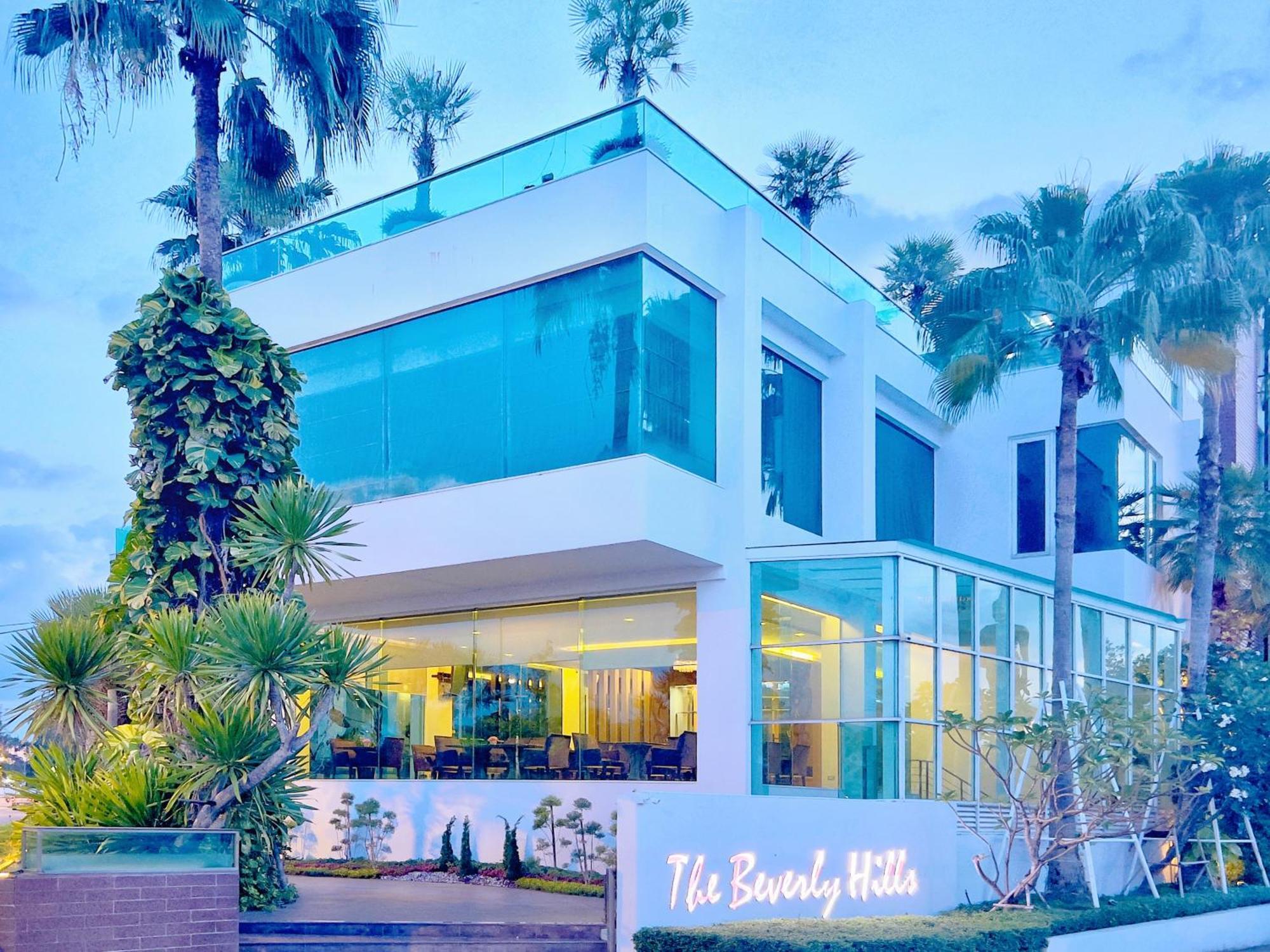 The Beverly Hills Hotel Nakhon Ratchasima Exterior photo
