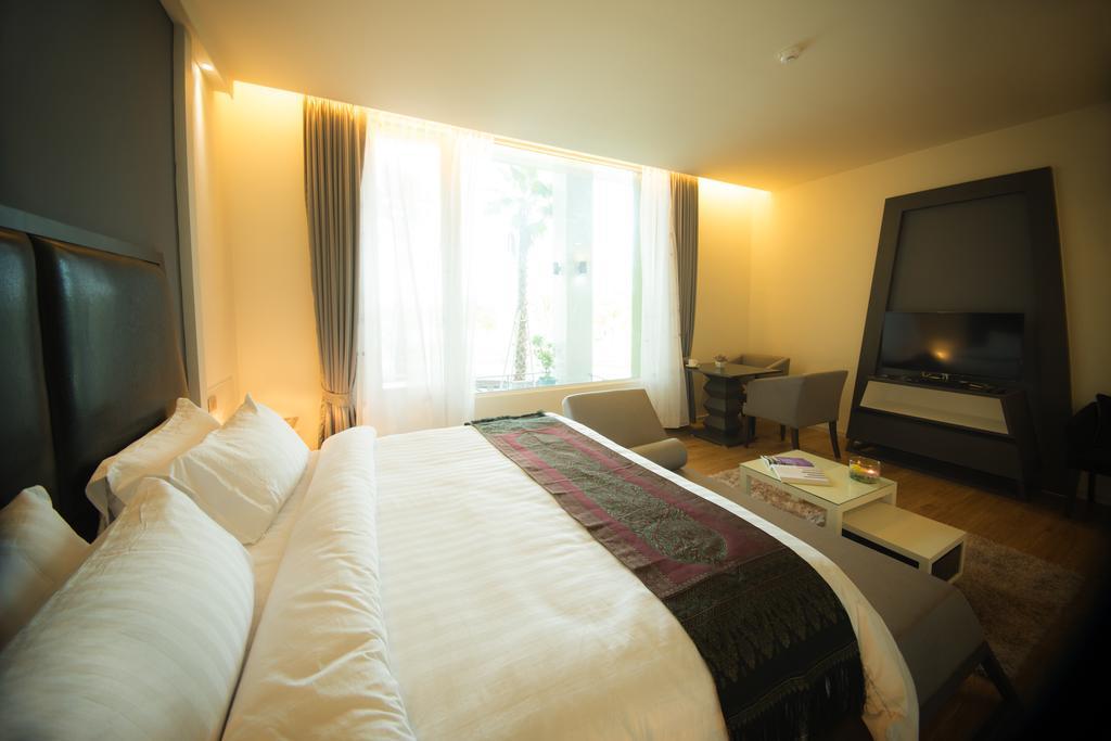 The Beverly Hills Hotel Nakhon Ratchasima Exterior photo