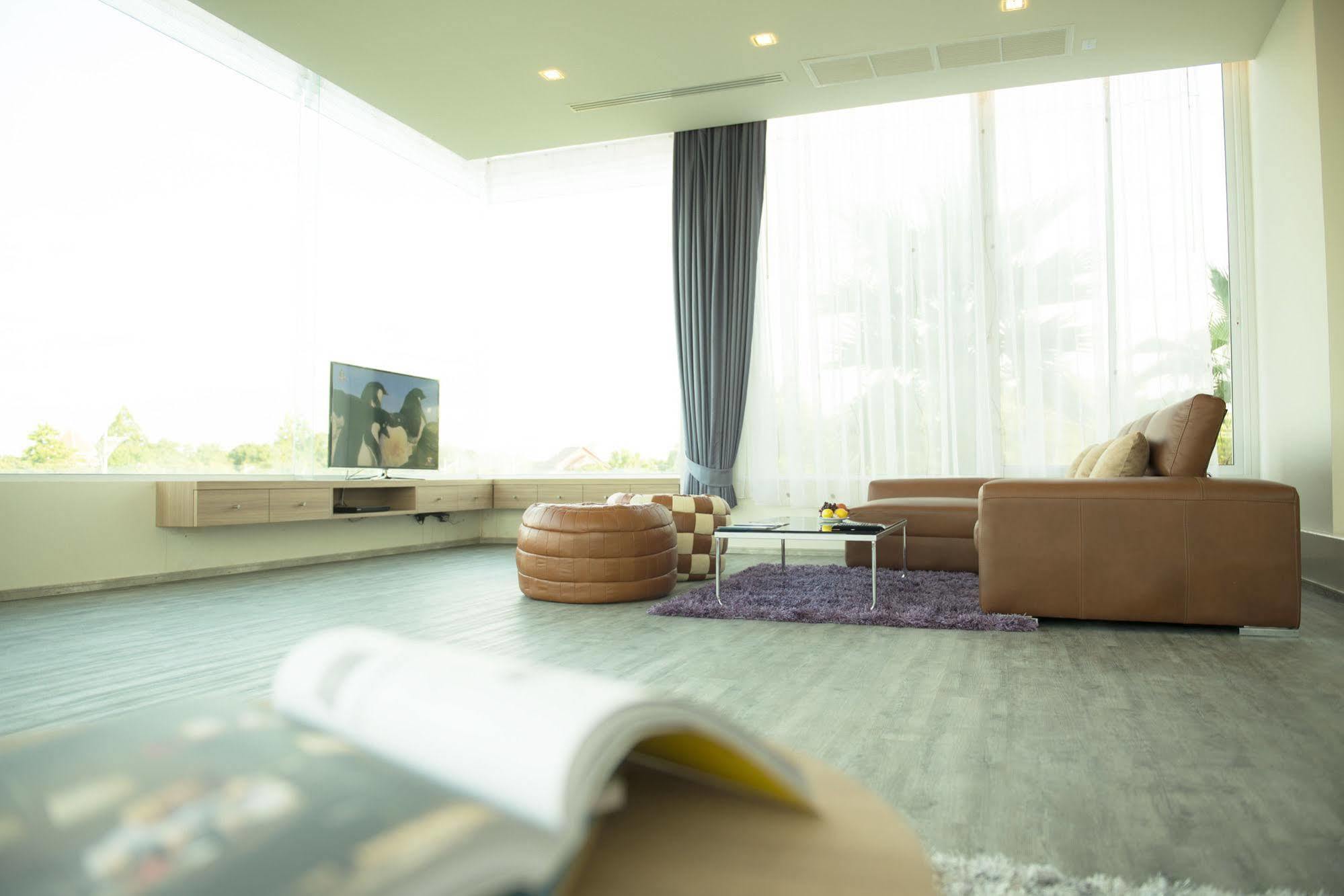 The Beverly Hills Hotel Nakhon Ratchasima Exterior photo