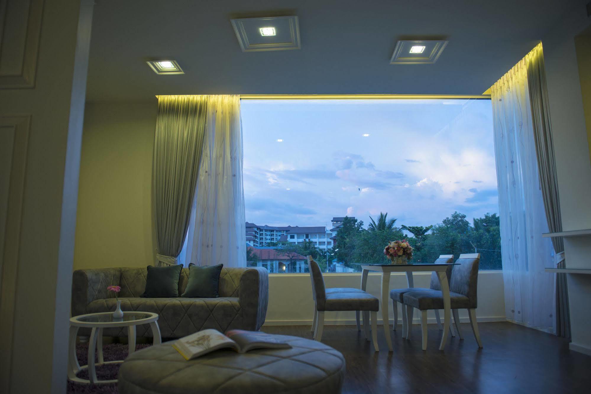 The Beverly Hills Hotel Nakhon Ratchasima Exterior photo