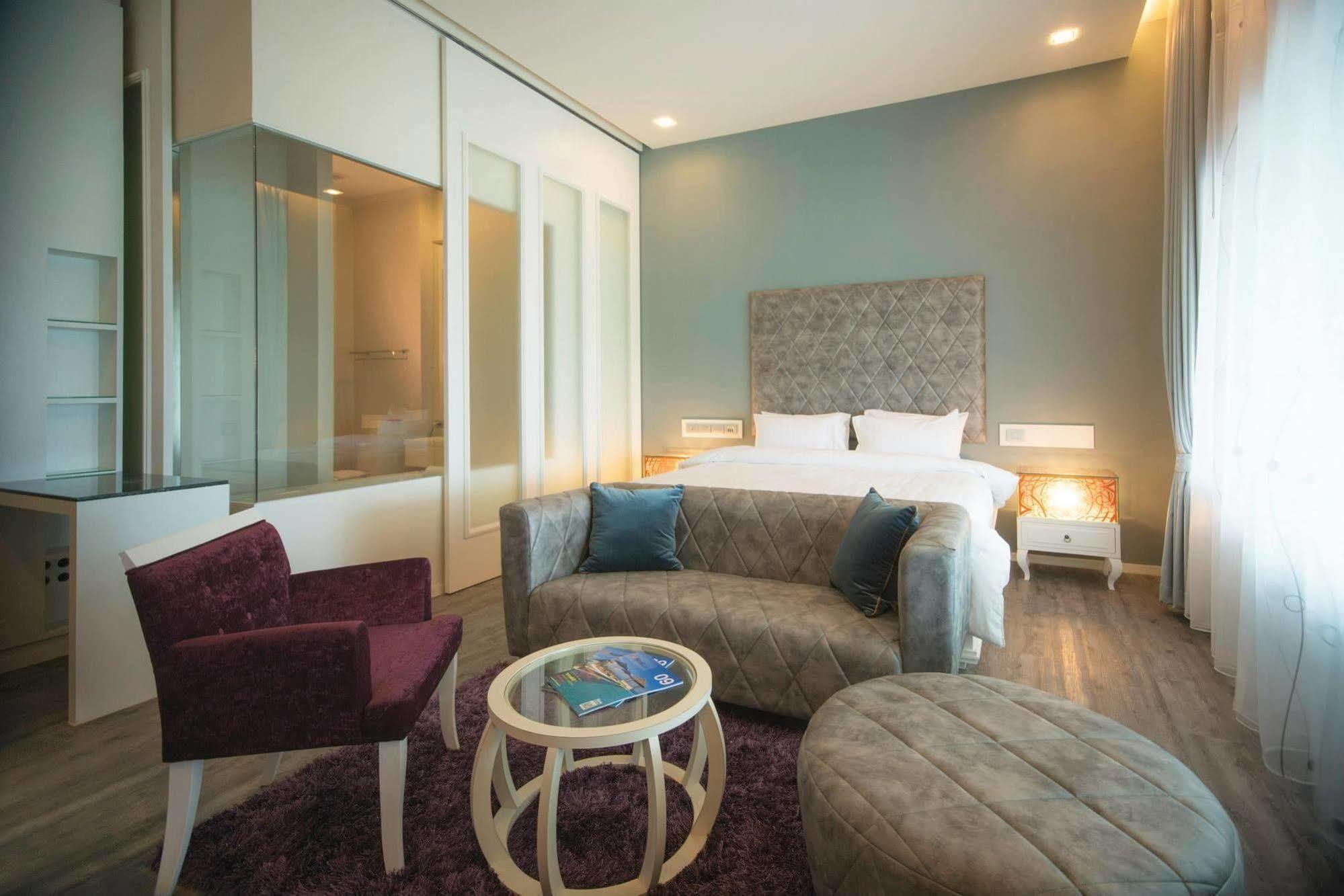 The Beverly Hills Hotel Nakhon Ratchasima Exterior photo