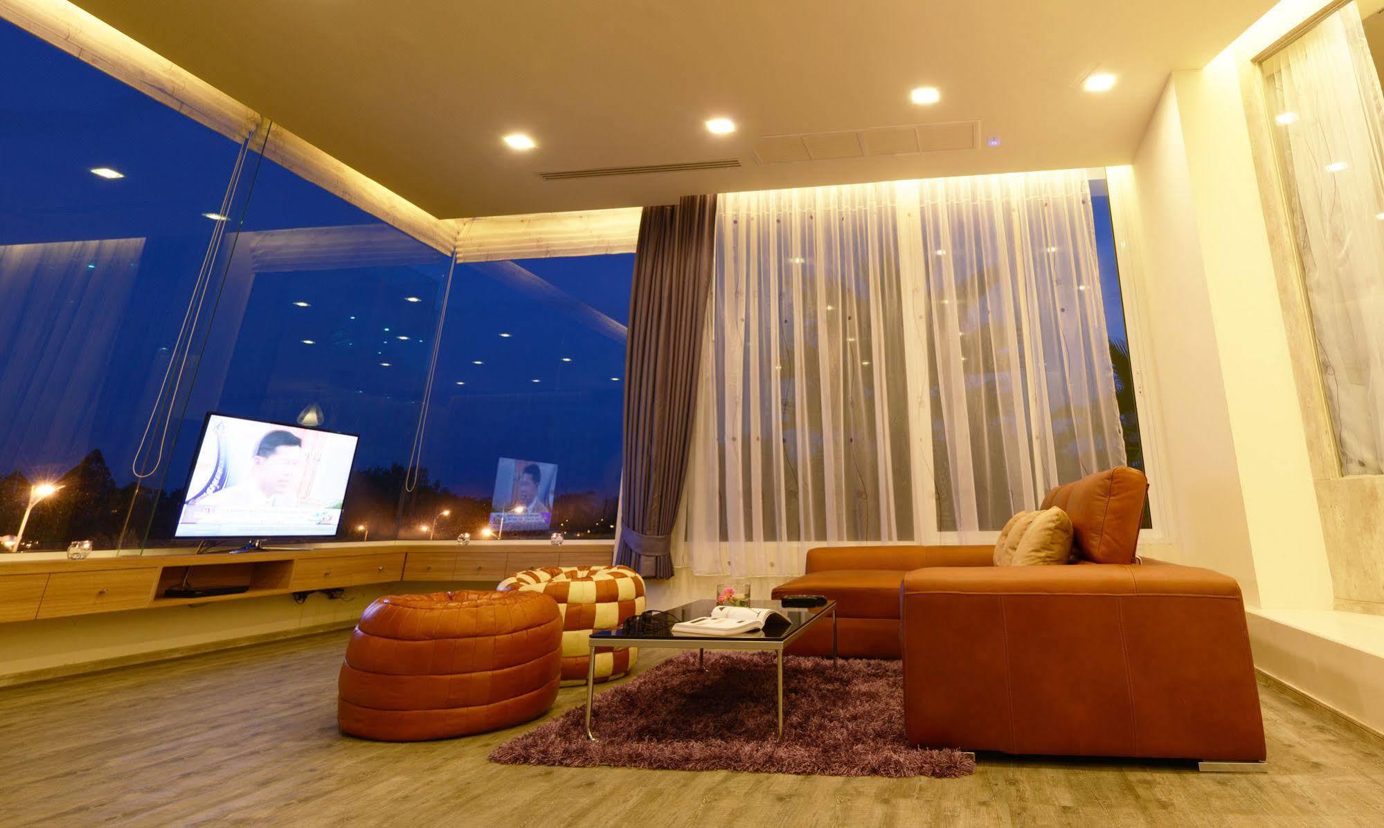 The Beverly Hills Hotel Nakhon Ratchasima Exterior photo