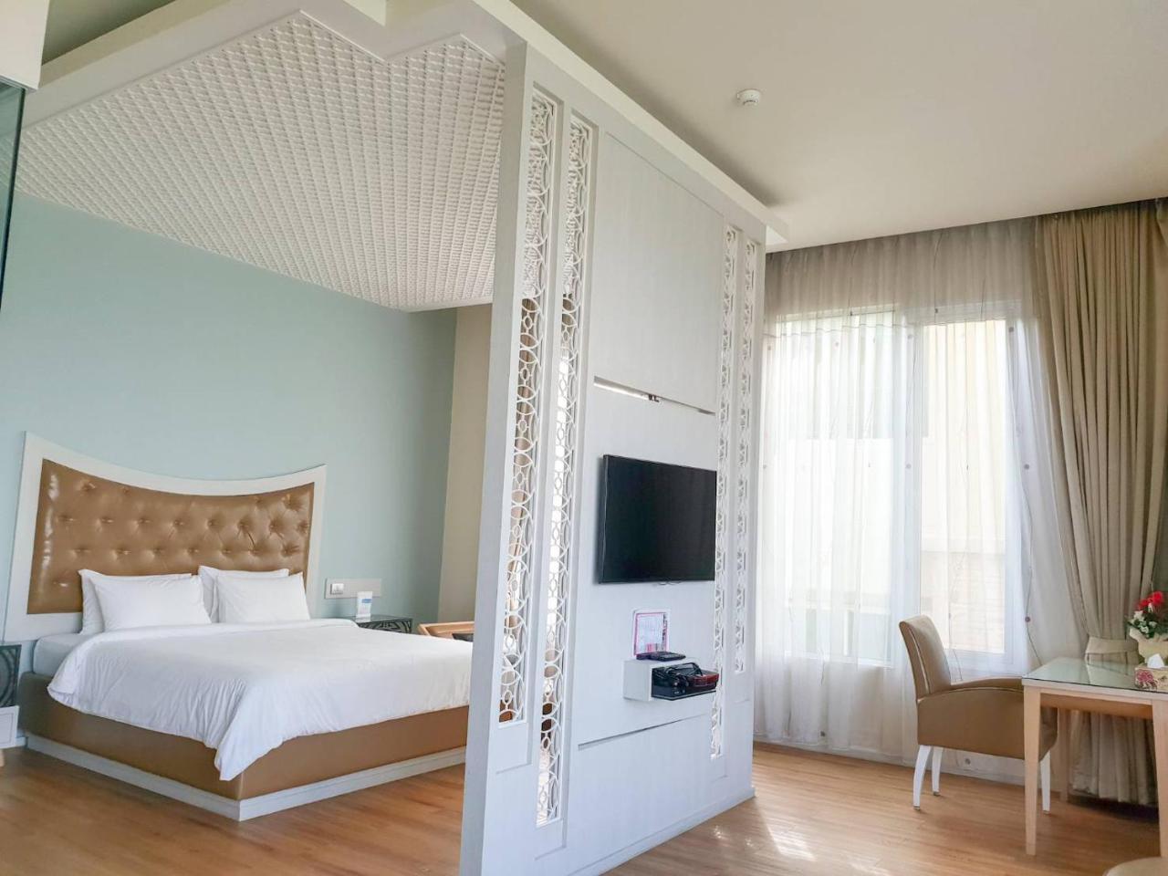 The Beverly Hills Hotel Nakhon Ratchasima Exterior photo